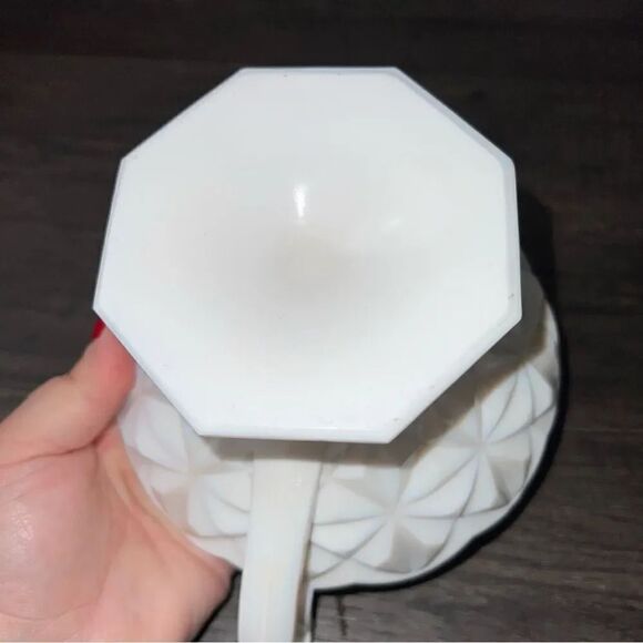 Vintage Tiffin-Franciscan Milk Glass Williamsburg Pedestal Bowl Scalloped Rim - Picture 5 of 6